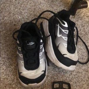 Used toddler Nike’s